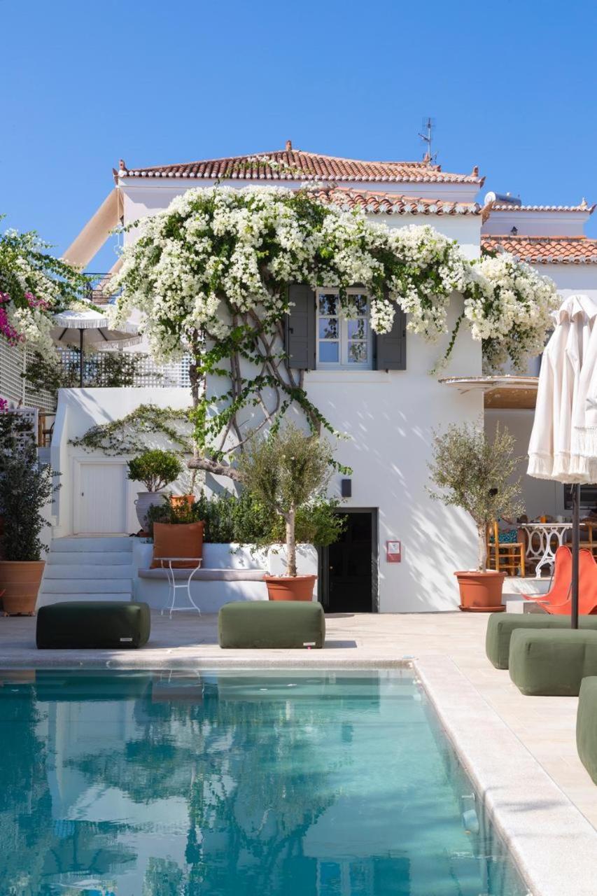 Готель Yayaki Spetses Екстер'єр фото